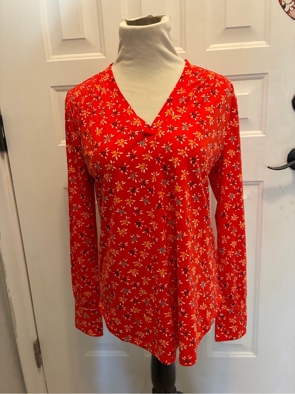 Ann Taylor Factory Red Floral V-Neck Long Sleeve Blouse